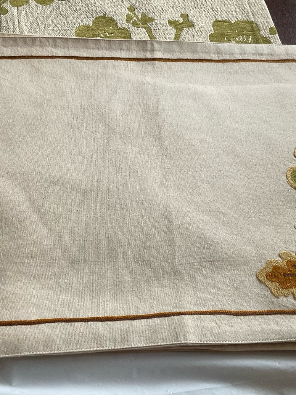Williams Sonoma Acorn and Oak Leaf Embroidered Fall Placemat Set -8 PCS
